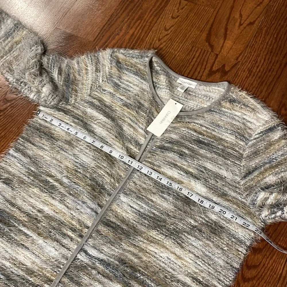 NWT Calvin Klein women’s cardigan knit sweater light 1 hook neck closure fuzzy L